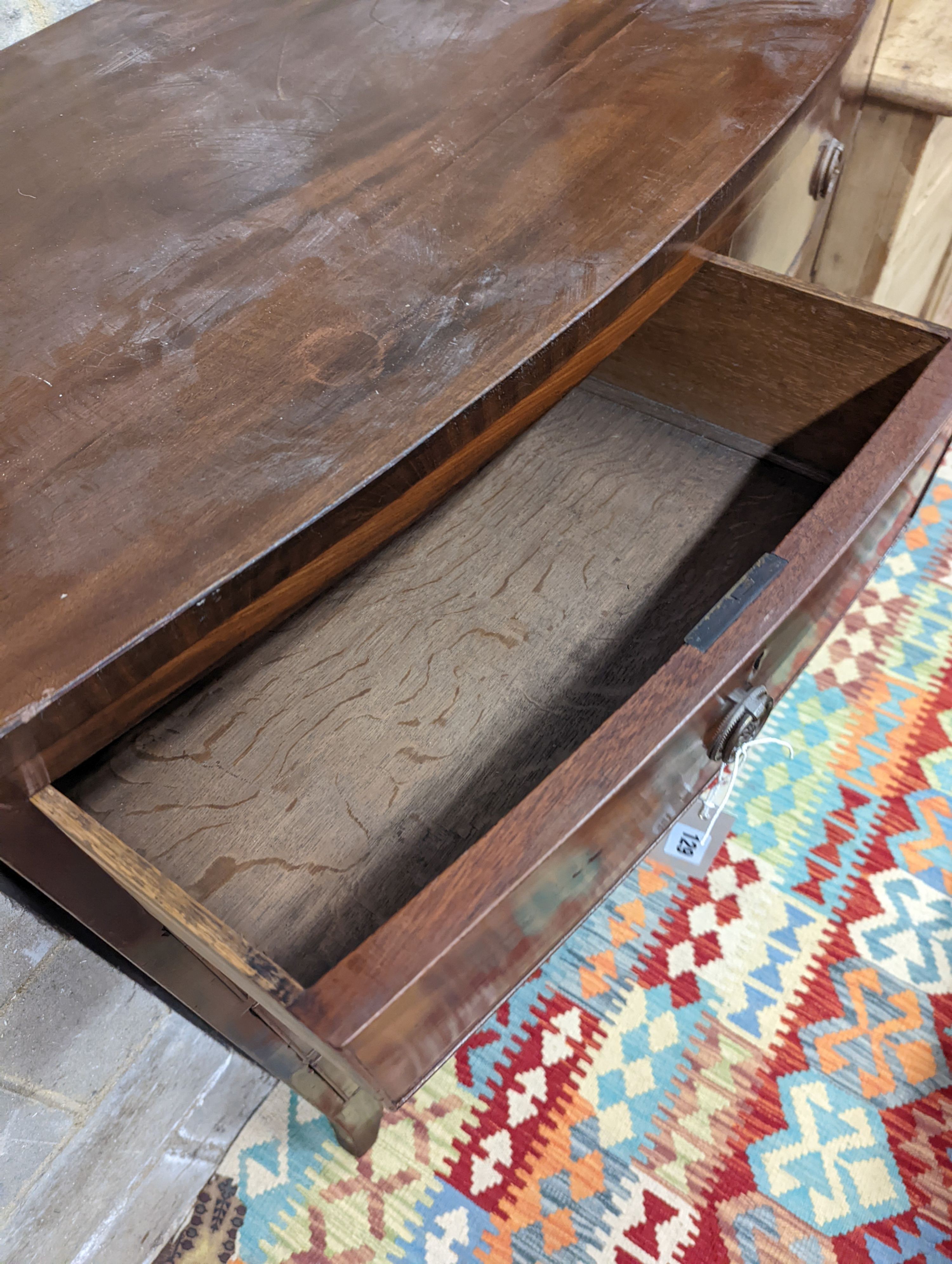 A Regency mahogany bowfront chest, width 104cm, depth 52cm, height 106cm